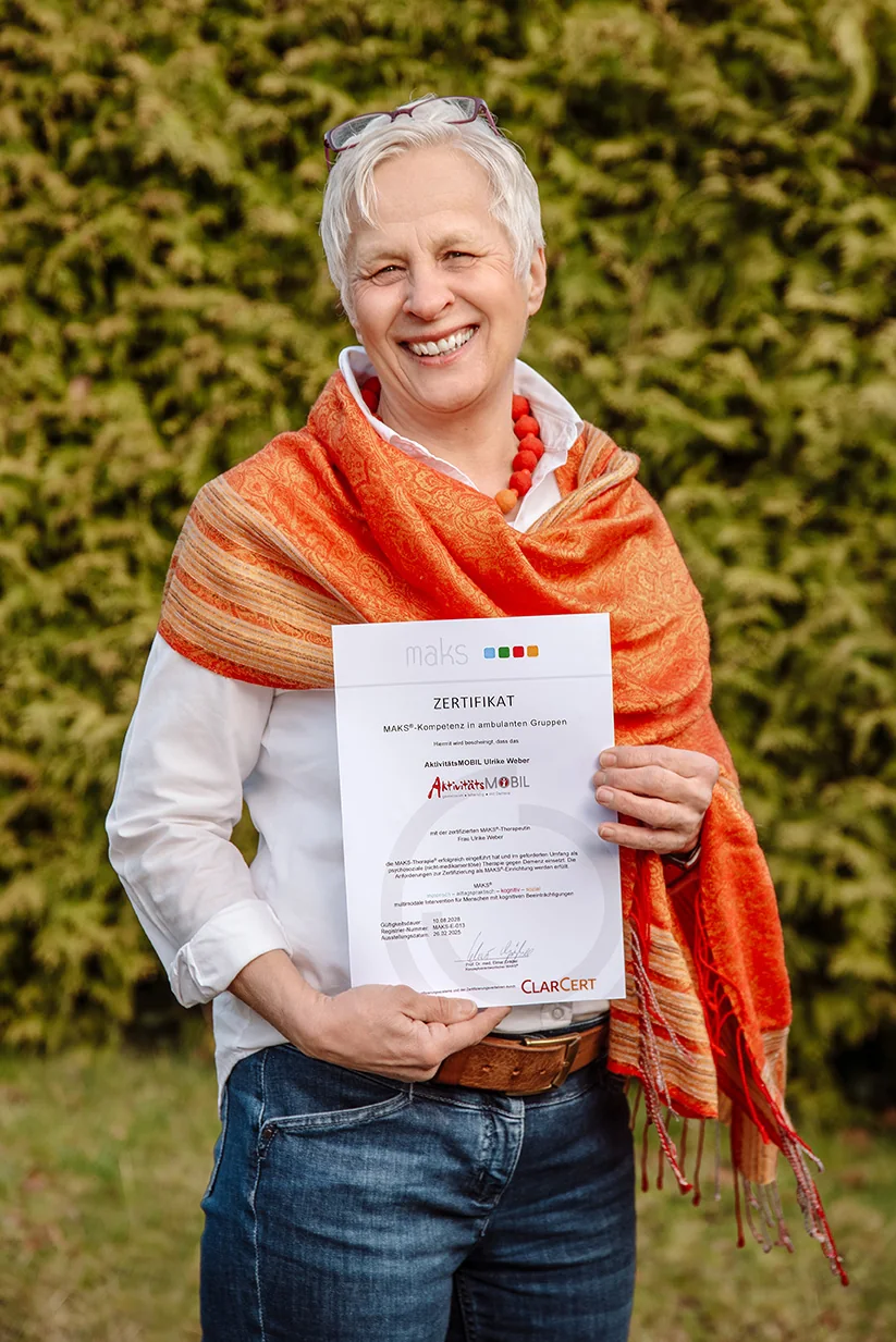 Ulrike Weber mit ihrem MAKS®-Zertifikat